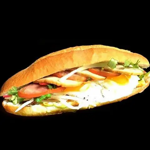 Hình ảnh Bánh mì heo quay - trứng ốp la - 