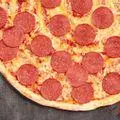 Hình ảnh Pizza salami (xúc xích Đức cay nhẹ)