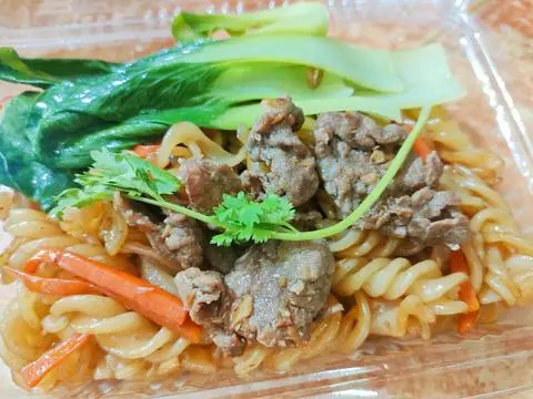 Hình ảnh Nui xào tôm - mực - bò