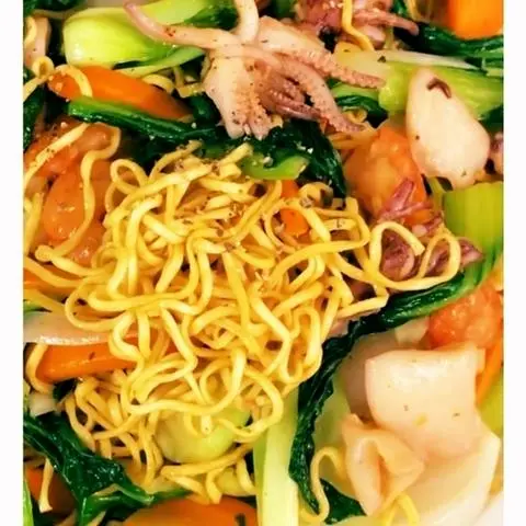 Hình ảnh Mì Gói Xào Hải Sản 