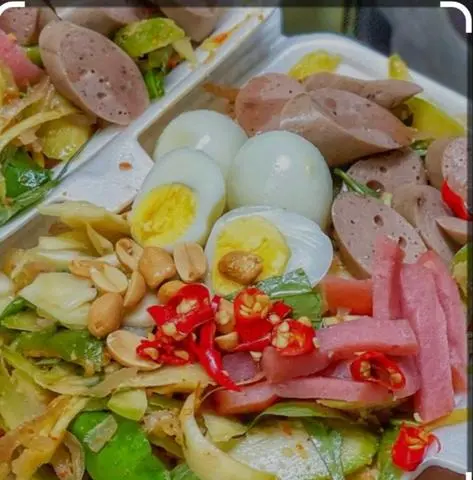 Hình ảnh Tré trộn thập cẩm phần nhỏ tặng kèm bánh phồng tôm