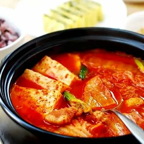 Hình ảnh Kimchi soup with tofu - canh kimchi đậu hủ