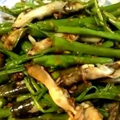 Hình ảnh Ốc móng tay xào rau muống