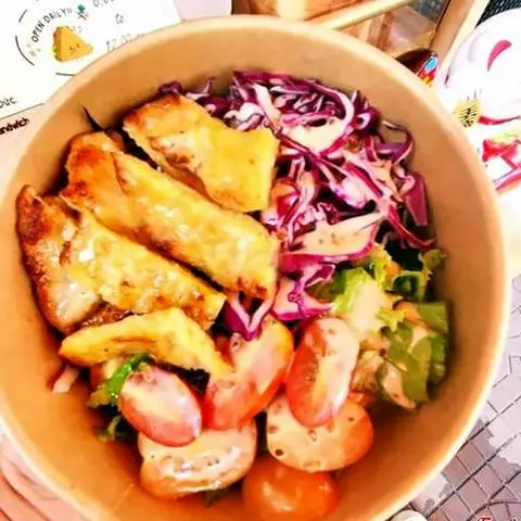 Hình ảnh Salad gà miếng áp chảo