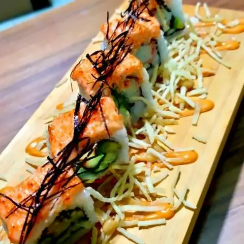 Hình ảnh SAKE MENTAI ROLL ( Cơm Cuộn Cá Hồi Sốt Mentai)