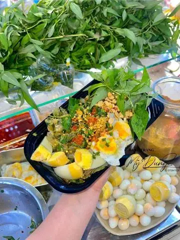 Hình ảnh Bánh Tráng Trộn Phơi Sương Mỡ Hành (trứng gà)