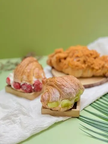 Hình ảnh Croissant kem whipping xoài