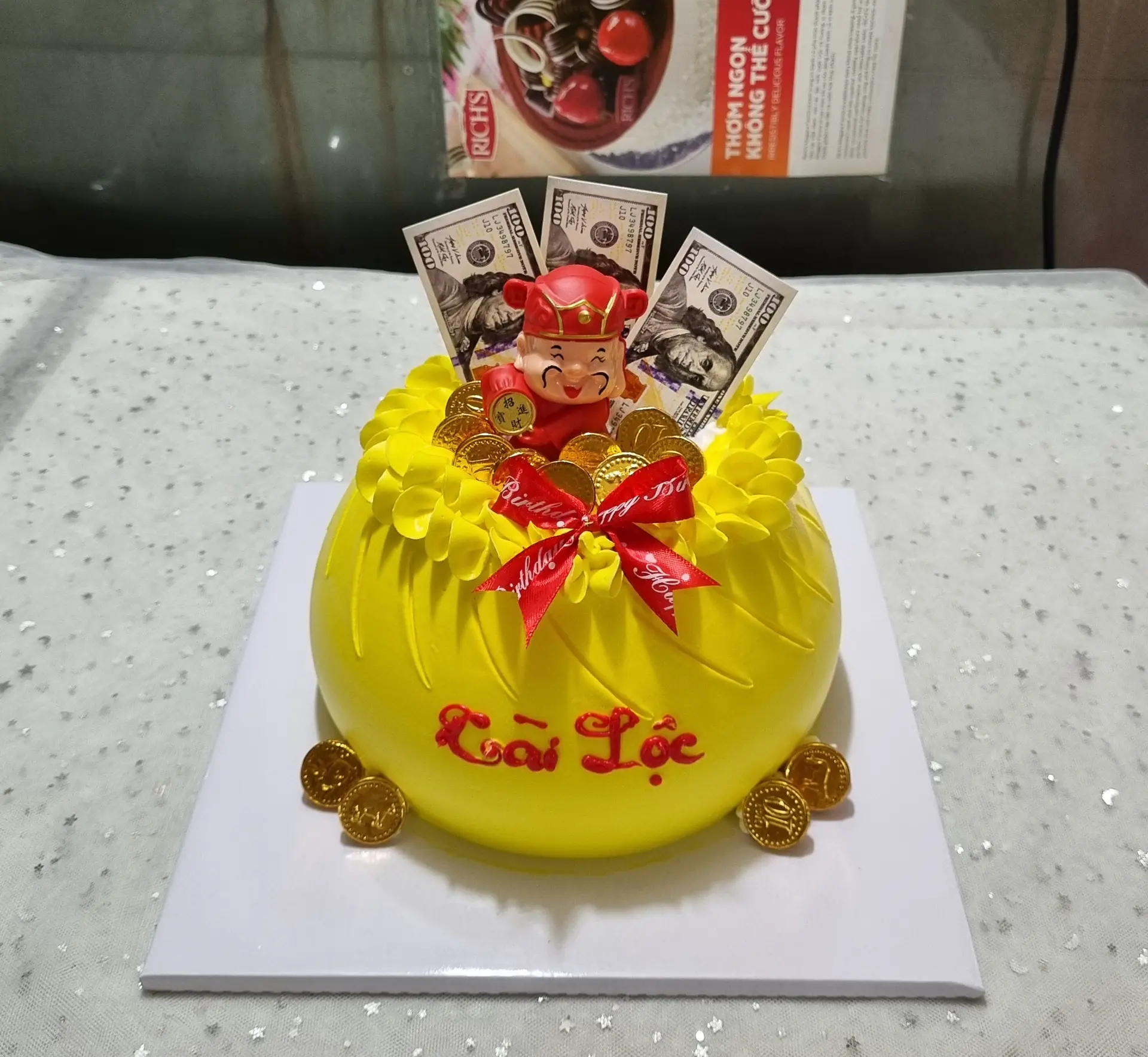 Hình ảnh bánh kem hũ vàng