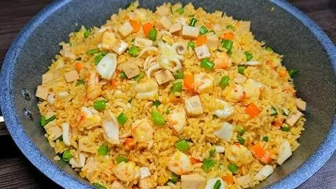 Hình ảnh CƠM CHIÊN HẢI SẢN