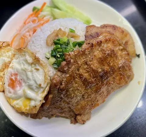 Hình ảnh Cơm tấm sườn trứng