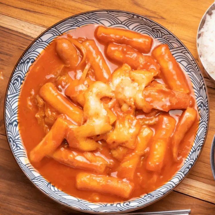 Hình ảnh Tokbokki Phô Mai Tam Giác Miếng,Sốt Bơ Cay(Xúc Xích, Mè, Bắp/Cải Thảo, Chả Cá,Cá Tôm Viên Bọc Trứng)