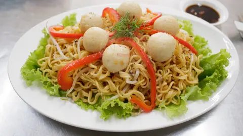 Hình ảnh Mì ý xào bò viên và trứng+pepsi tươi(ly)