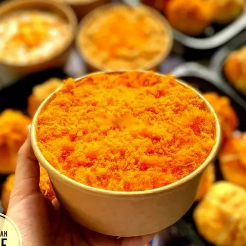 Hình ảnh Bông lan trứng muối gà cay