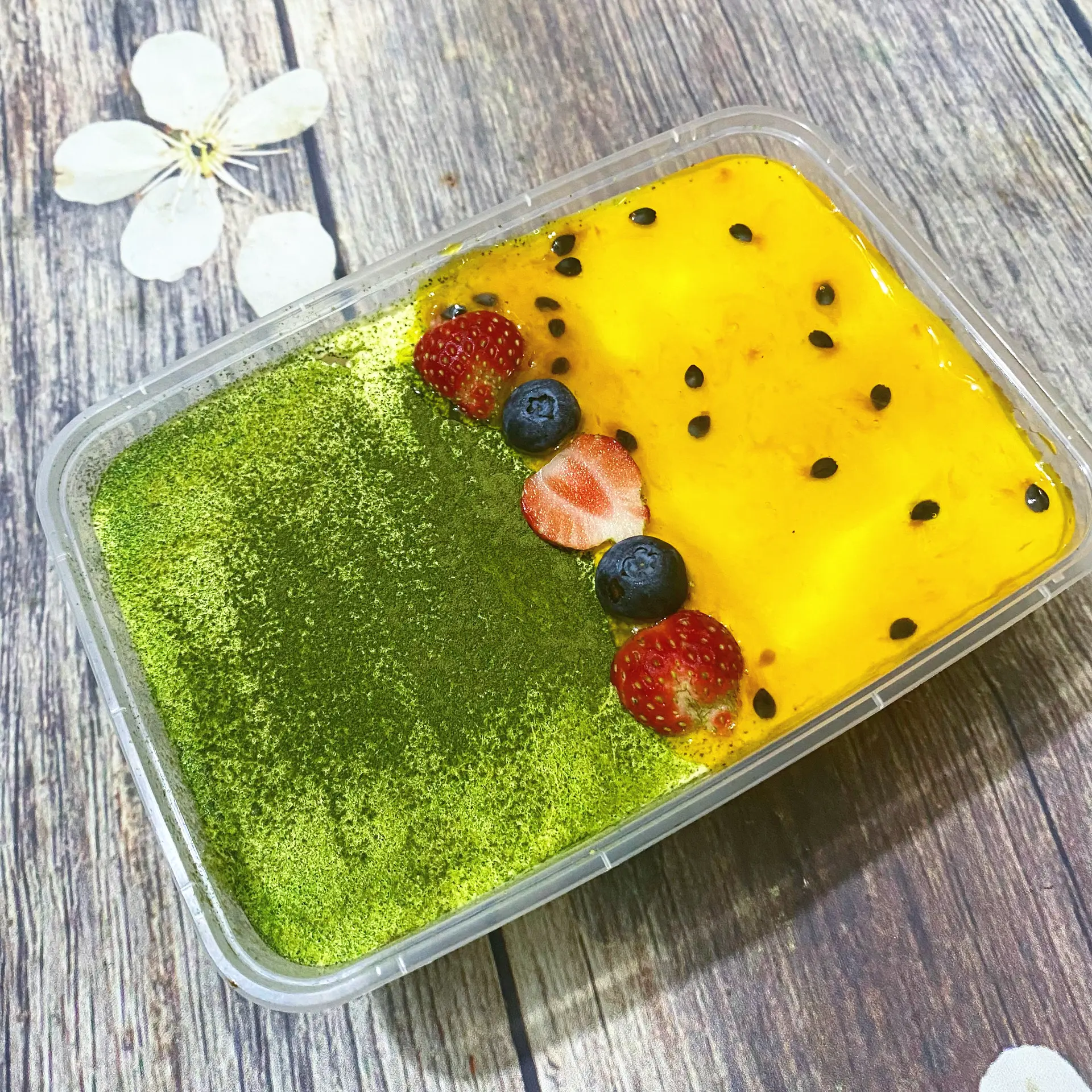 Hình ảnh Tiramisu vị trà xanh mix chanh dây