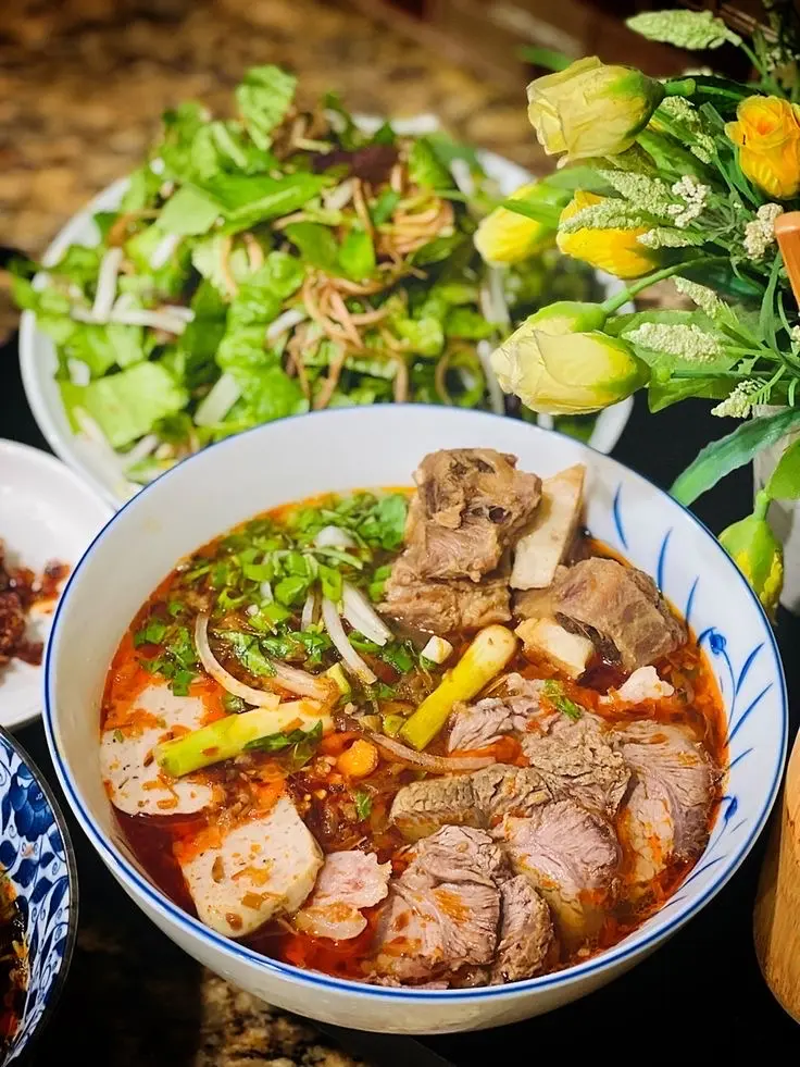 Hình ảnh Bún bò thập cẩm