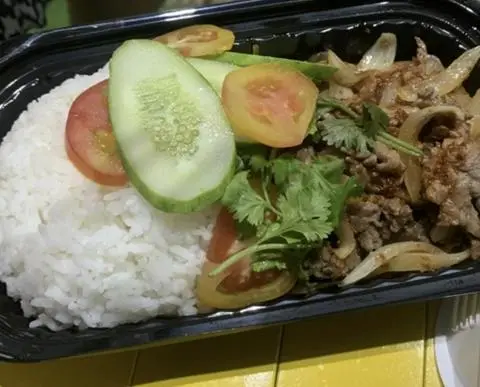 Hình ảnh cơm trắng bò xào hành tây