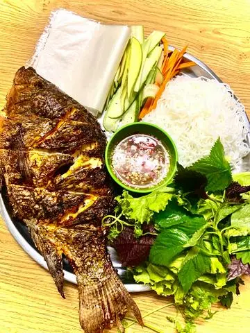 Hình ảnh cá rô phi nướng kèm set cuốn