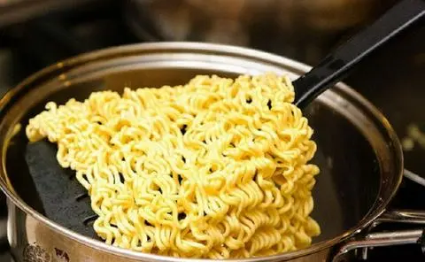 Hình ảnh Mì gói thêm