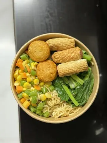 Hình ảnh mì trộn đậu hủ chả mực xoắn