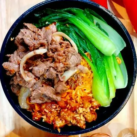Hình ảnh Mì trộn tóp mỡ mắm tỏi bò sa tế