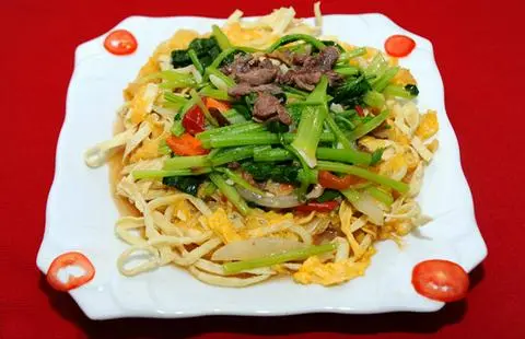 Hình ảnh Hủ tiếu xào bò trứng