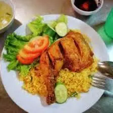Hình ảnh Cơm chiên đùi gà góc tư