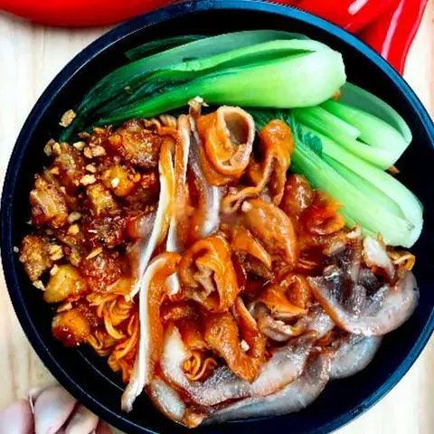 Hình ảnh Mì trộn tóp mỡ mắm tỏi phá lấu