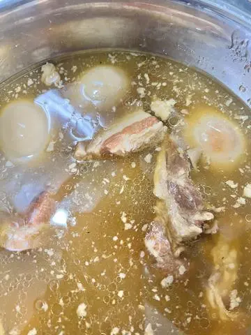 Hình ảnh Cơm thịt ba rọi kho trứng nước dừa