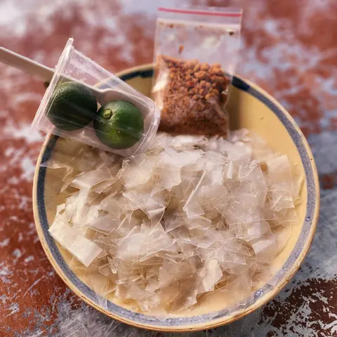 Hình ảnh Bánh Tráng Dẻo Sợi Chấm Muối Tắc