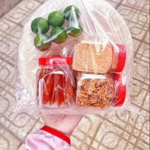 Hình ảnh Sét 200gr bánh tráng tròn phơi sương, muối sặc,sate, hành phi ,tắc