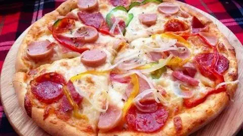 Hình ảnh Pizza Xúc Xích