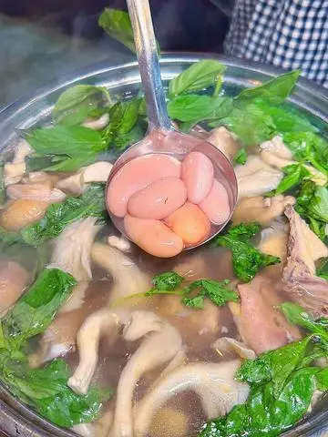 Hình ảnh Lẩu gà lá é