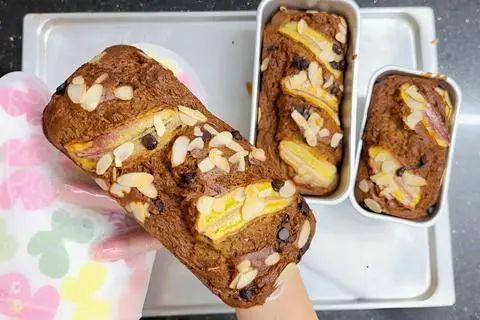 Hình ảnh Bánh bông lan chuối (nguyên ổ 500)