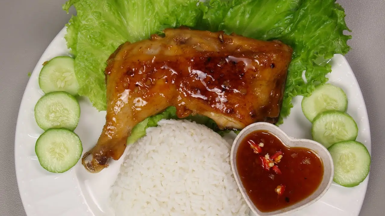 Hình ảnh Cơm tấm Gà chiên sốt mắm - Chả hấp