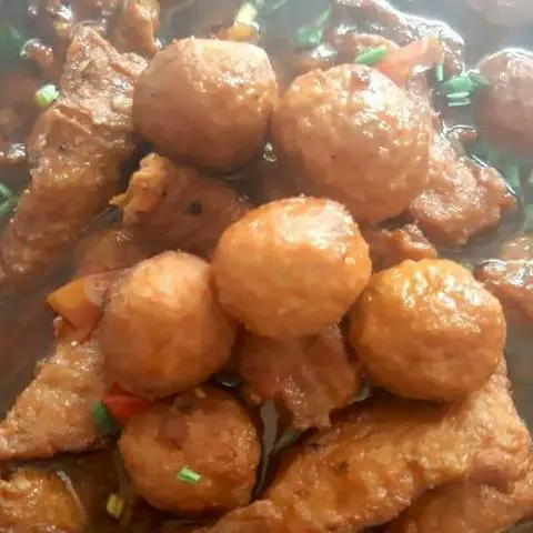 Hình ảnh Cơm chả cá nhân trứng cút