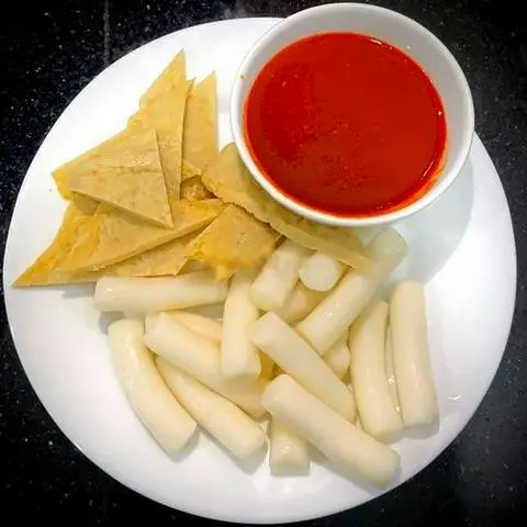 Hình ảnh Tokbokki (bánh gạo) sốt cay