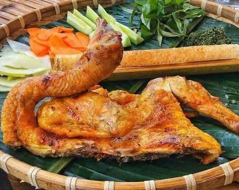Hình ảnh 1/2 Con Gà Nướng Muối Ớt 