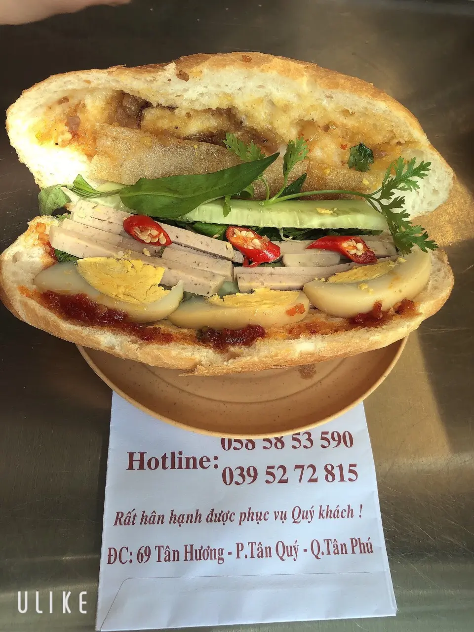 Hình ảnh Bánh Mì Truyền Thống (Chả lụa + Trứng luộc + Chả ram giòn)