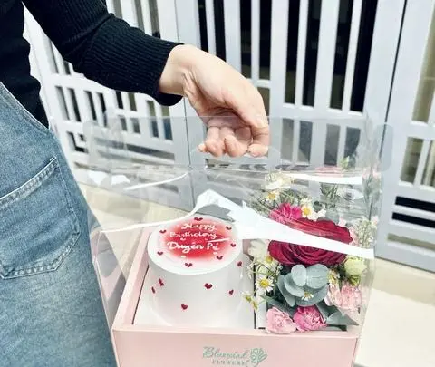 Hình ảnh Set Bánh Và Hoa Tươi ( mẫu ngẫu nhiên ) 