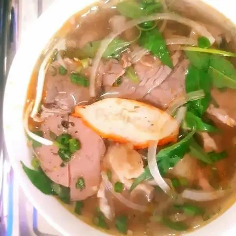 Hình ảnh Bún bò nạm chả gân
