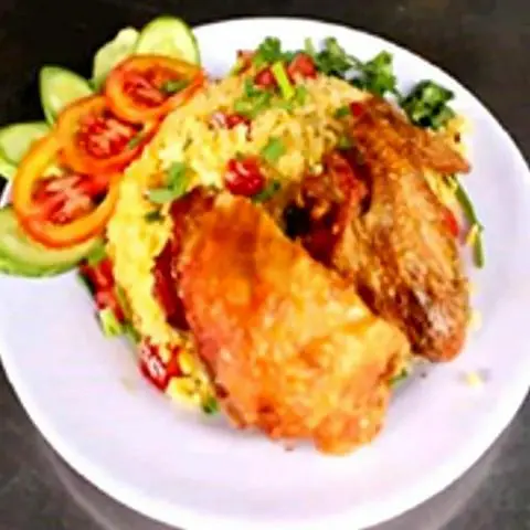 Hình ảnh Cơm chiên dương châu - cánh Gà Xốt Me