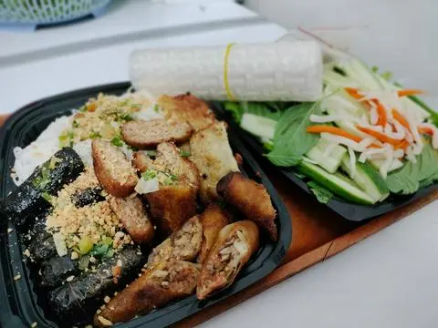 Hình ảnh MẸT CUỐN ĐẶC BIỆT( LÁ LÓT - CHẢ GIÒ- NEM NƯỚNG - CHẢ CÁ)