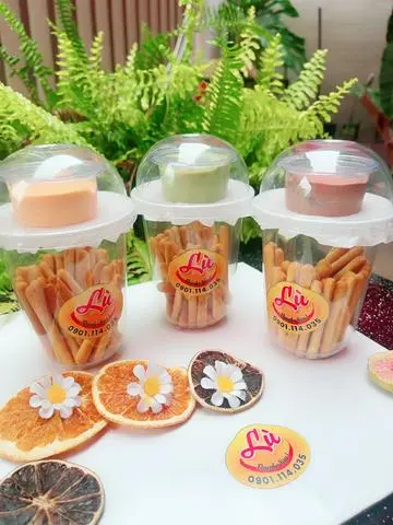 Hình ảnh Bánh que chấm sốt vị phô mai mặn.