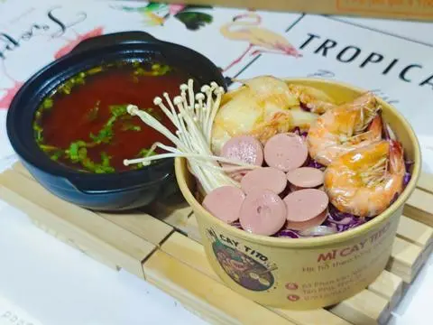 Hình ảnh Mì cay tôm - xúc xích Đức  ( tặng 1ly nước ngọt) 