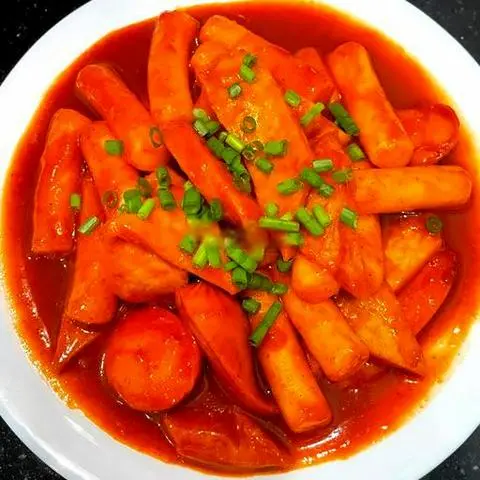 Hình ảnh Tokbokki (bánh gạo) truyền thống