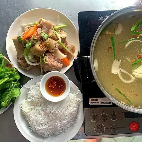 Hình ảnh Lẩu Đuôi Heo Lớn ( 3-4 người ăn)