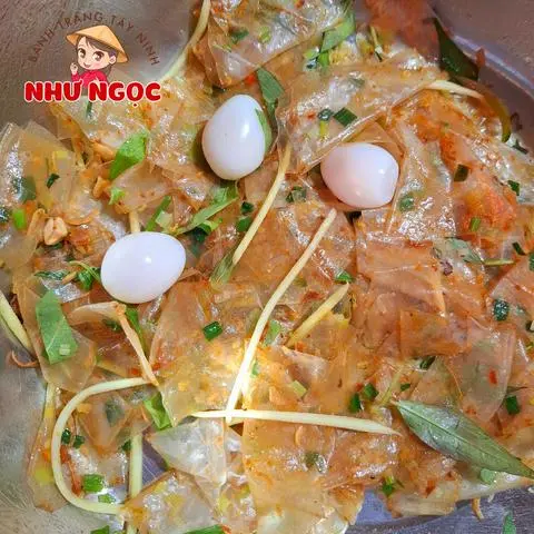Hình ảnh Bánh Tráng Trộn Dẻo Mỡ Hành Trứng Lòng Đào