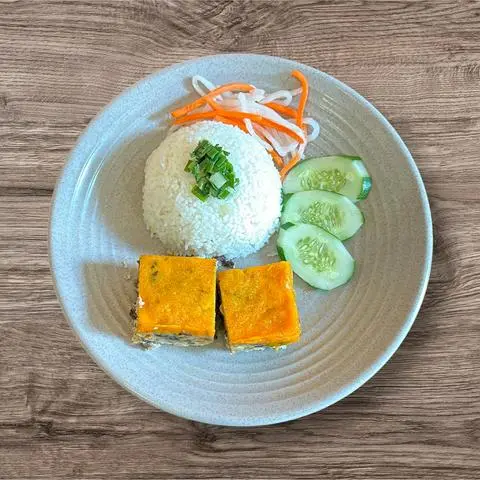 Hình ảnh Cơm tấm chả hấp