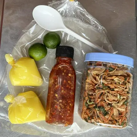Hình ảnh Bánh tráng phơi sương ớt rim lớn