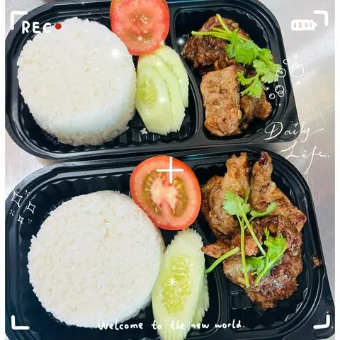Hình ảnh Cơm thịt sả áp chảo